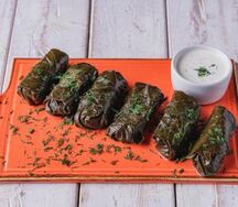 Долма в винoградных листьях