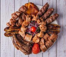 Ассорти из шашлыков с овощами