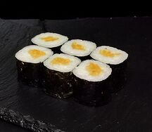 Маки с лососем