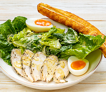 Салат Цезарь с романо и курицей