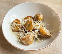 Беби-картофель с розмарином и сыром