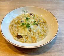 Ризотто с белыми грибами и ароматным сыром скаморца