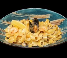 Феттуччине с морепродуктами в соусе том ям