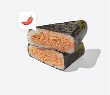 Онигири с жареным лососем