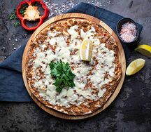 Лахмаджун с сыром