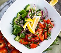 Салат деревенский из свежих овощей