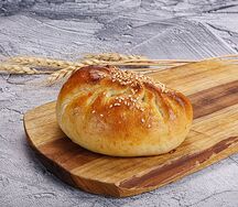 Пирожок с ветчиной и сыром