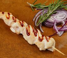 Куриный шашлычок на шпажках