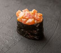 Гункан с тунцом и спайси