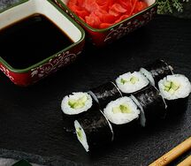 Классические роллы с огурцом