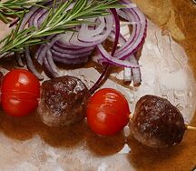 Люля с овощами на шпажках