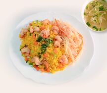 Жареный рис с креветками