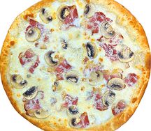 Пицца Сырная с беконом и грибами 