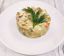 Салат Оливье с ветчиной