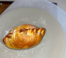 Пирожок с яблоком из духовки