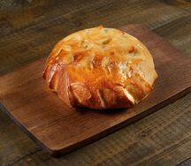 Булка с яблоком