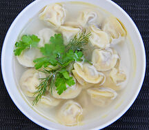 Пельмени с бульоном