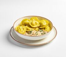 Пельмени из индейки со сливочно-грибным соусом