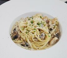 Паста с курицей и грибами