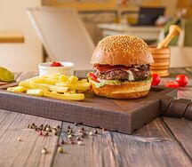 Бургер с котлетой из мраморной говядины