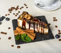 Чизкейк брауни с карамелью