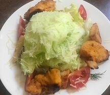 Салат Цезарь с курицей