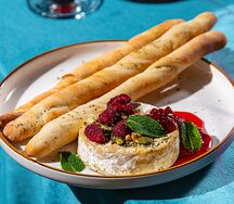 Запеченный выдержанный сыр