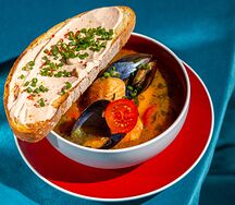 Буйабес с чиабаттой и соусом руй