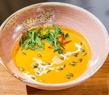 Крем-суп из тыквы с тигровыми креветками