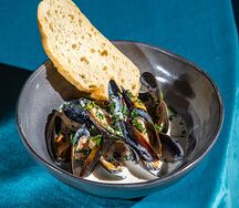 Мидии с сыром с голубой плесенью в сливочном соусе