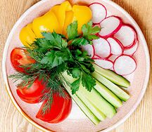 Свежие овощи и зелень