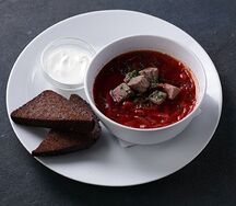 Борщ с чесночными гренками