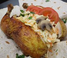 Курица гриль с салатом