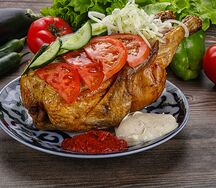 Курица гриль с лавашом и салатом