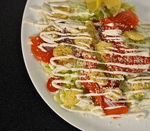 Салат Цезарь с красной рыбой