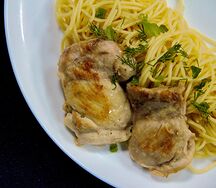 Паста с куриными медальонами