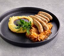 Колбаски домашние с пюре и тушеной капустой