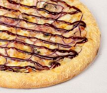 Чикен барбекю на пышном тесте