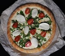 Пицца Буффало с рукколой 