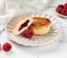 Сырник с малиновой начинкой