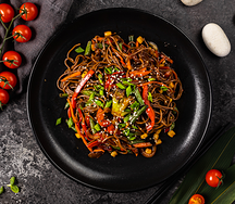 Лапша гречневая с овощами и кукурузой