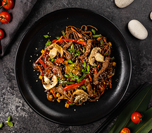 Лапша гречневая Соба с говяжьей вырезкой и кукурузой