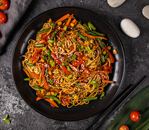 Лапша рамен с курицей и свежими овощами