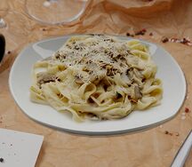 Паста с курицей и грибами