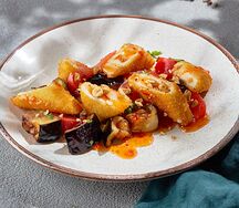 Салат с сыром сулугуни