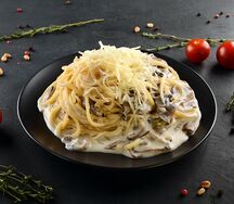 Паста Фунги с пармезаном и грибами под соусом бешамель