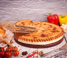 Пирог с лососем и овощами
