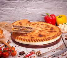 Пирог с лососем и овощами