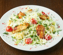 Салат Цезарь с курицей