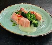 Филе лосося с брокколи